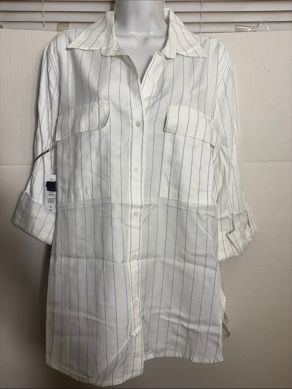Aritzia Babaton White Button-Down Shirt with Blue Pinstripes Utility Shirt 7732